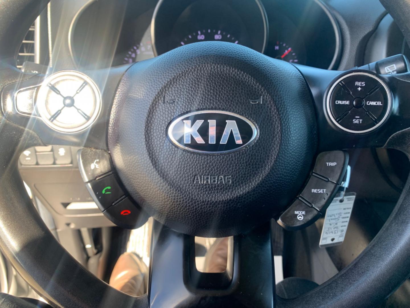 2015 SILVER /Black Kia Soul (KNDJN2A20F7) with an 1.6L engine, AUTOMATIC transmission, located at 1830 North Belt Line Road, Irving, TX, 75061, (469) 524-0199, 32.834373, -96.993584 - Photo#12